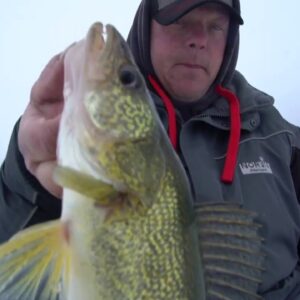 How to Find Fish on BIG LAKES (Ice Fishing Tips)