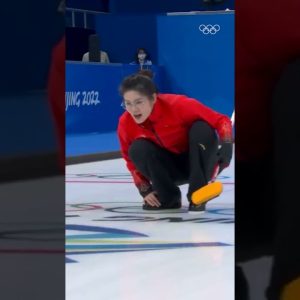 It's Monday, start your day right by experiencing the joy of curling. 🔊🥌